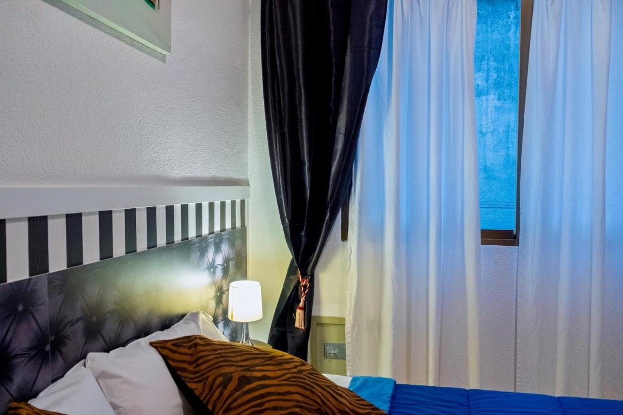 La Reina De Gran Via - Parking Tph Bed & Breakfast Madrid Eksteriør bilde